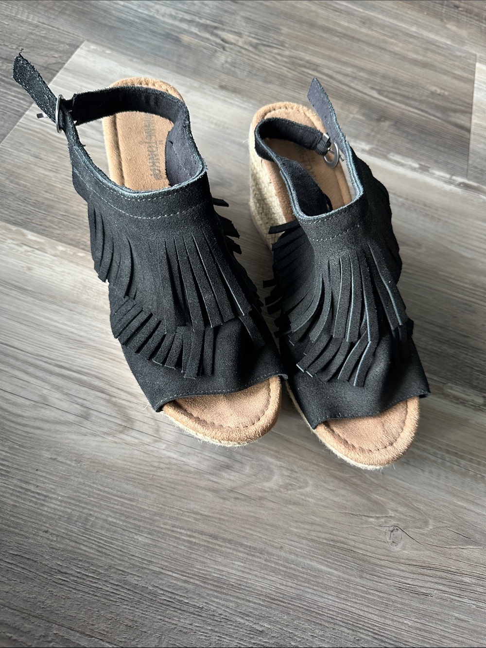 Minnetonka wedge fringe black worn once